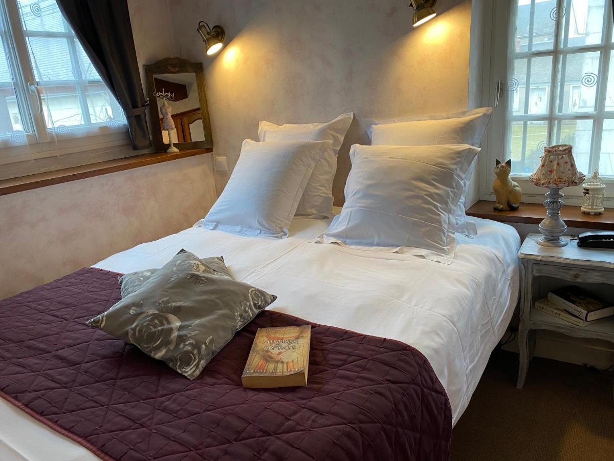 Logis Hotel Auberge De L'Ecole 퐁르보이 외부 사진