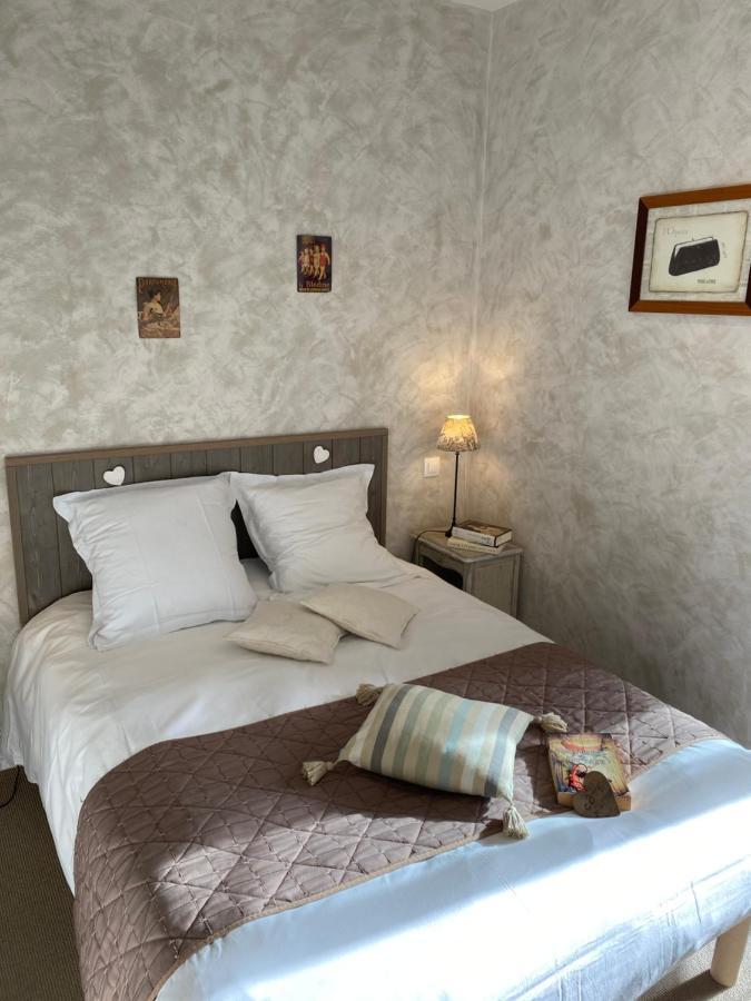 Logis Hotel Auberge De L'Ecole 퐁르보이 외부 사진