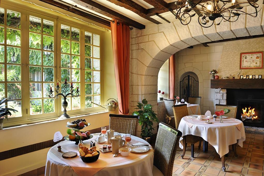 Logis Hotel Auberge De L'Ecole 퐁르보이 외부 사진