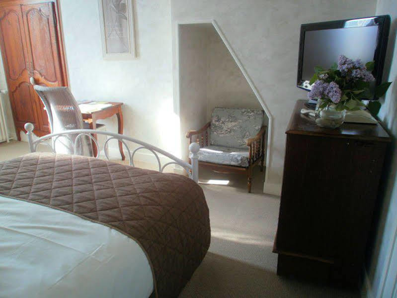 Logis Hotel Auberge De L'Ecole 퐁르보이 외부 사진