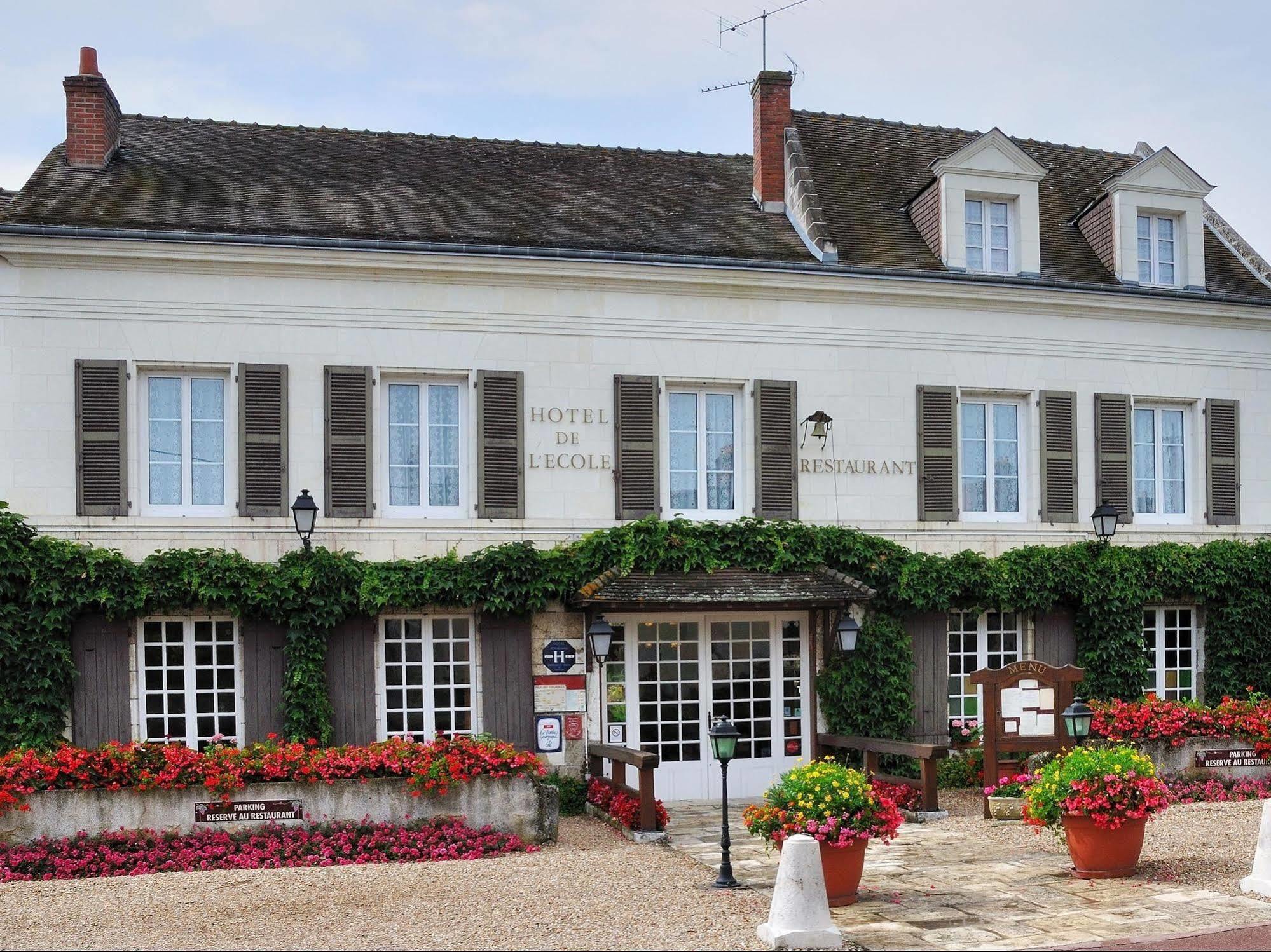 Logis Hotel Auberge De L'Ecole 퐁르보이 외부 사진