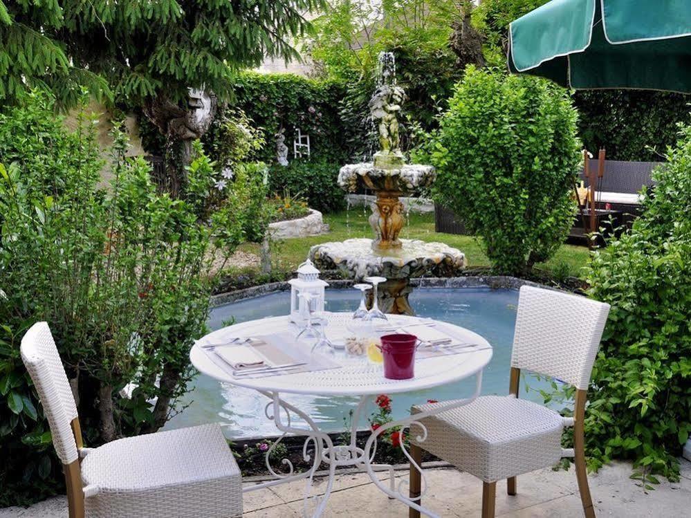 Logis Hotel Auberge De L'Ecole 퐁르보이 외부 사진